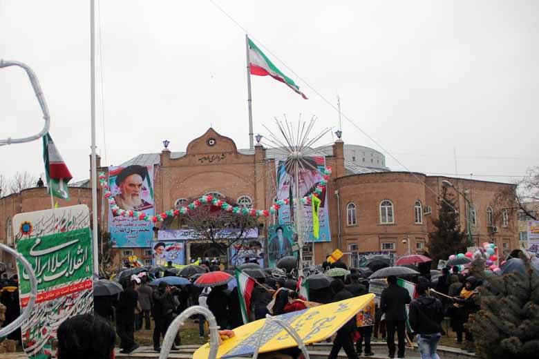 حضور پر شور مدیریت و كاركنان سازمان همیاری شهرداریهای استان آذربایجان غربی در راهپیمایی 22بهمن